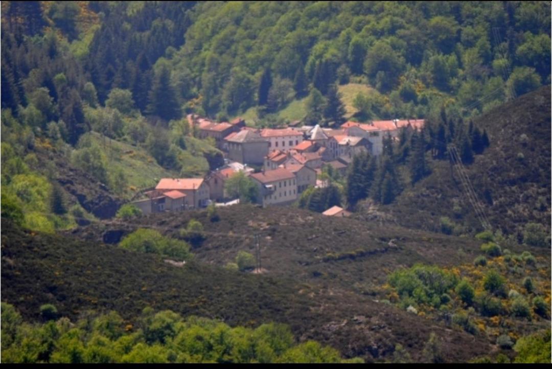 Sur Les Rochers Du Lac & Location-Rando En Vtt Villefort  Exterior foto